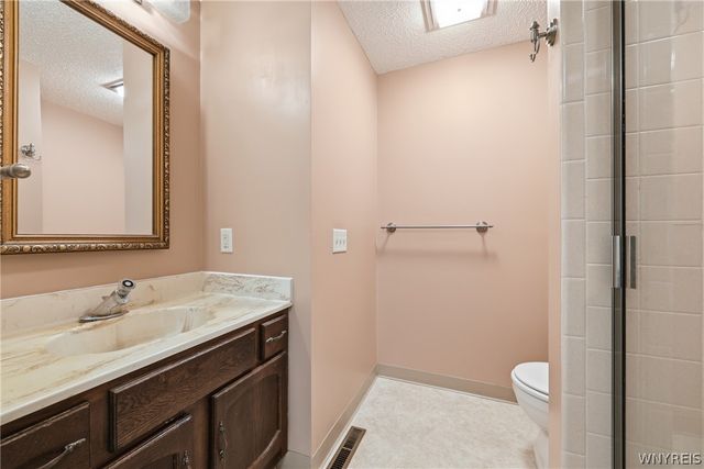 42 Hawthorne Court, Orchard Park, NY 14127