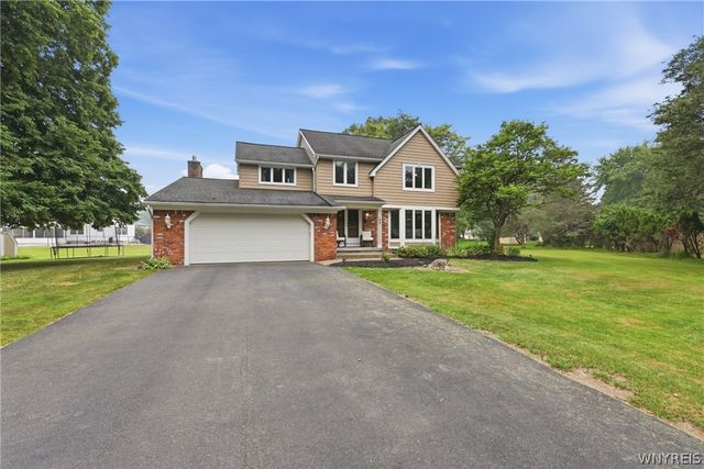 42 Hawthorne Court, Orchard Park, NY 14127