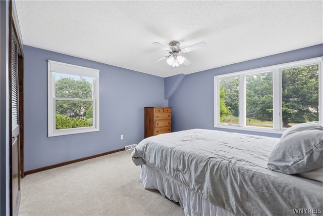 42 Hawthorne Court, Orchard Park, NY 14127