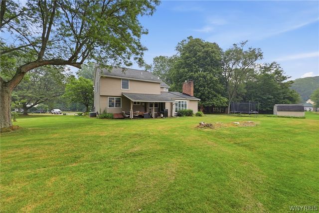 42 Hawthorne Court, Orchard Park, NY 14127