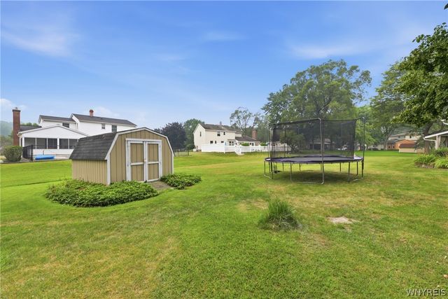 42 Hawthorne Court, Orchard Park, NY 14127