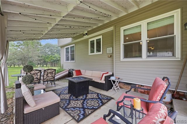 42 Hawthorne Court, Orchard Park, NY 14127