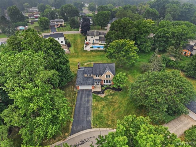 42 Hawthorne Court, Orchard Park, NY 14127