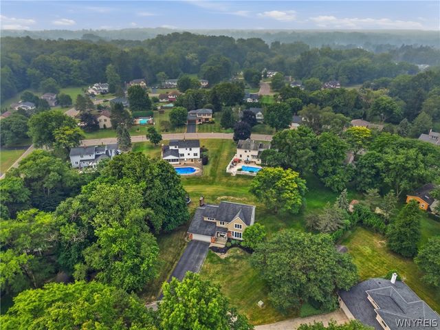 42 Hawthorne Court, Orchard Park, NY 14127