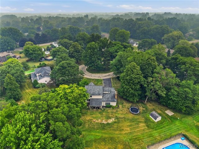 42 Hawthorne Court, Orchard Park, NY 14127
