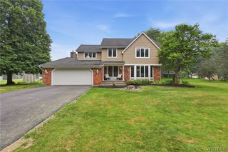42 Hawthorne Court, Orchard Park, NY 14127