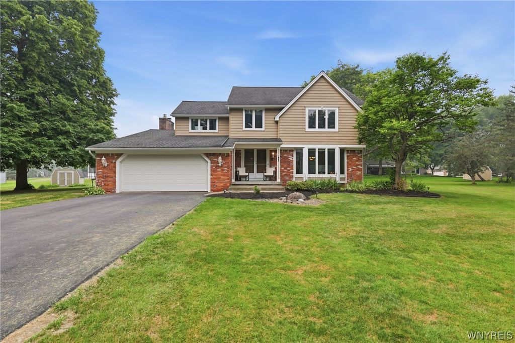 42 Hawthorne Court, Orchard Park, NY 14127