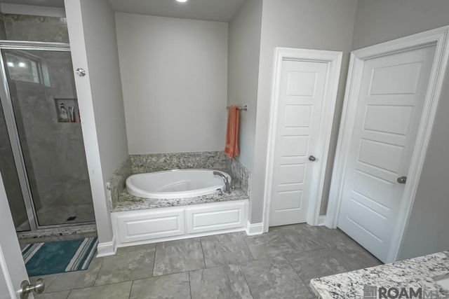 16124 Blackstone Dr, Pride, LA 70770