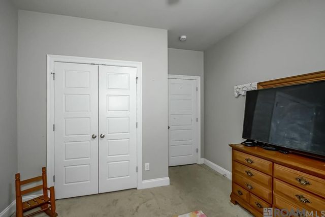 16124 Blackstone Dr, Pride, LA 70770