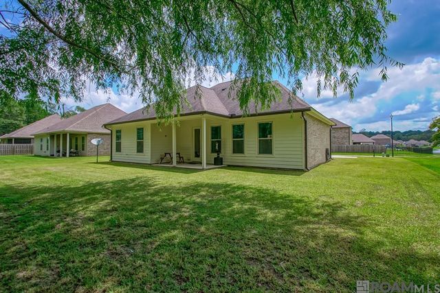 16124 Blackstone Dr, Pride, LA 70770