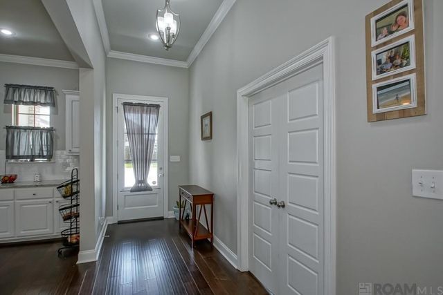 16124 Blackstone Dr, Pride, LA 70770