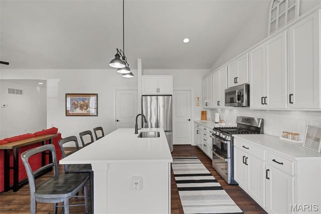 1576 Westlake Circle Drive, Pacific, MO 63069