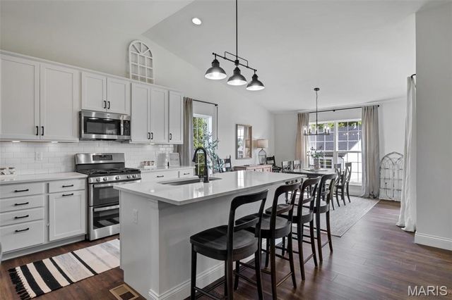 1576 Westlake Circle Drive, Pacific, MO 63069
