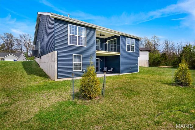 1576 Westlake Circle Drive, Pacific, MO 63069