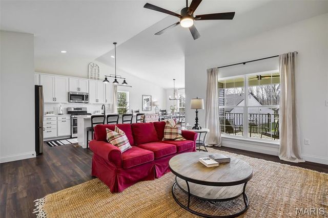 1576 Westlake Circle Drive, Pacific, MO 63069
