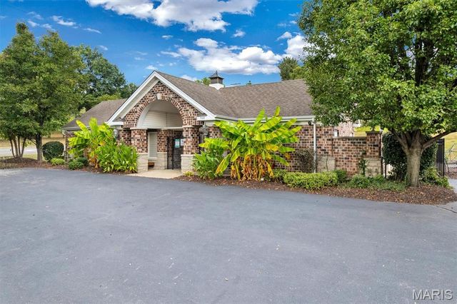 1576 Westlake Circle Drive, Pacific, MO 63069