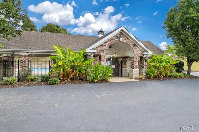 1576 Westlake Circle Drive, Pacific, MO 63069