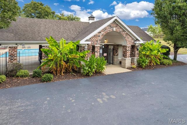1576 Westlake Circle Drive, Pacific, MO 63069
