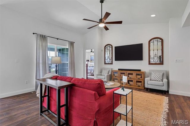 1576 Westlake Circle Drive, Pacific, MO 63069