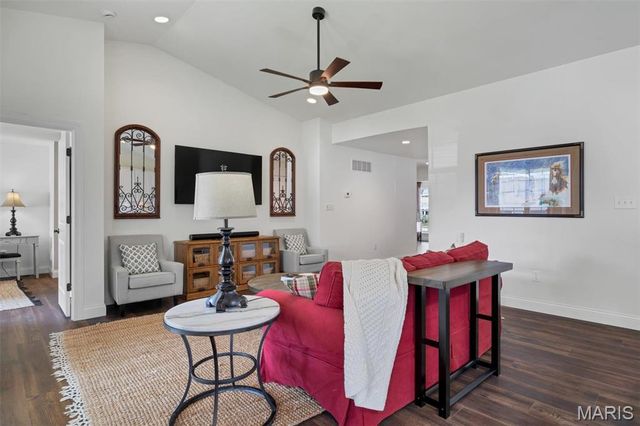 1576 Westlake Circle Drive, Pacific, MO 63069
