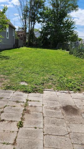 13015 Conant St, Detroit, MI 48212
