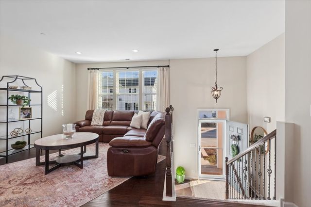 824 E Wing Street, Arlington Heights, IL 60004