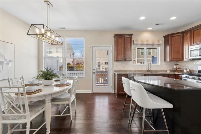 824 E Wing Street, Arlington Heights, IL 60004