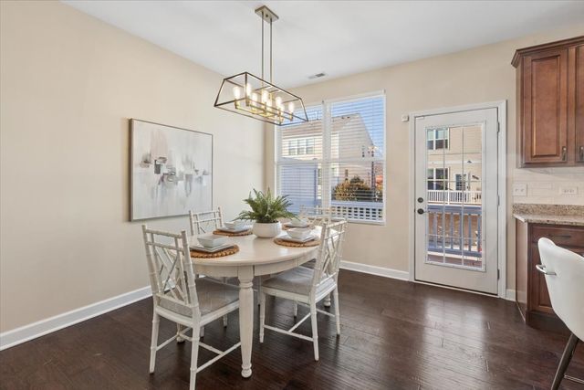 824 E Wing Street, Arlington Heights, IL 60004