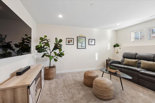 824 E Wing Street, Arlington Heights, IL 60004