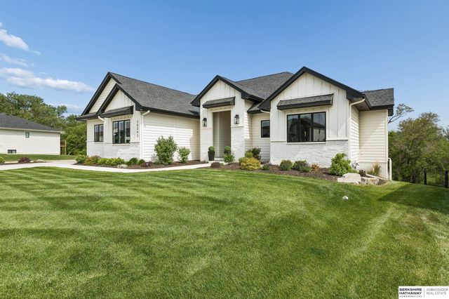 20542 Hartman Avenue, Elkhorn, NE 68022