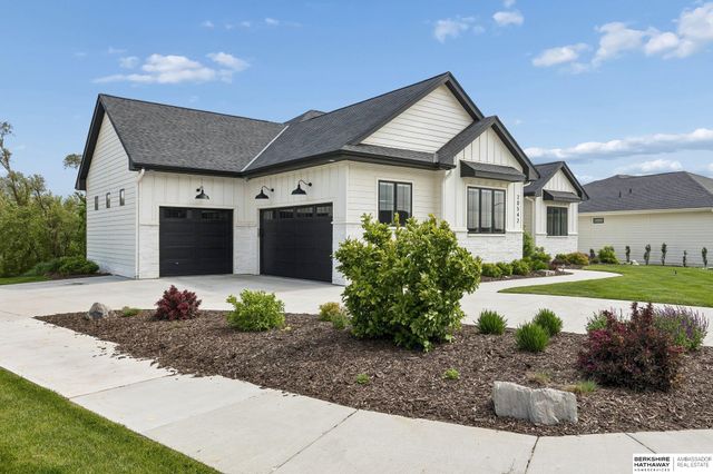 20542 Hartman Avenue, Elkhorn, NE 68022