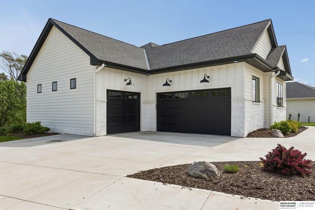20542 Hartman Avenue, Elkhorn, NE 68022