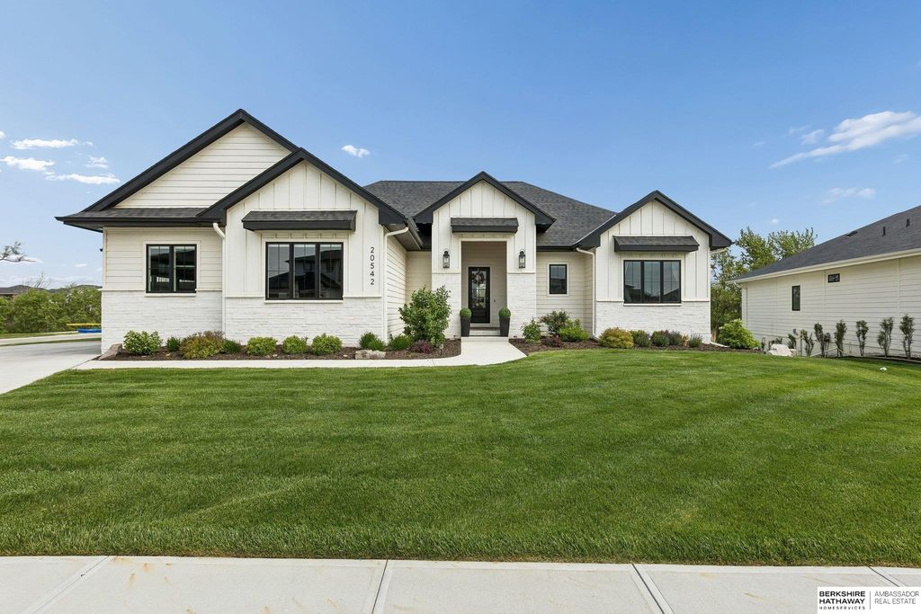 20542 Hartman Avenue, Elkhorn, NE 68022