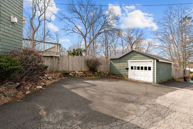 80 Manzanetta Ave, Weymouth, MA 02188