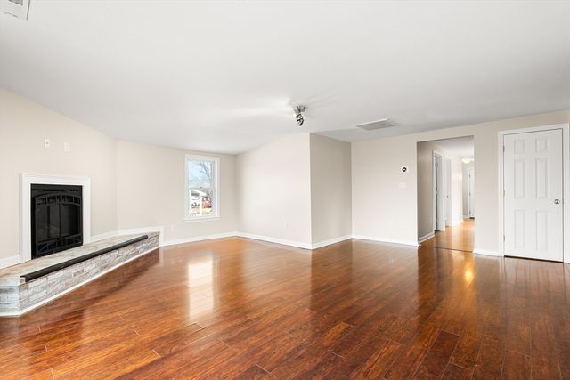 80 Manzanetta Ave, Weymouth, MA 02188