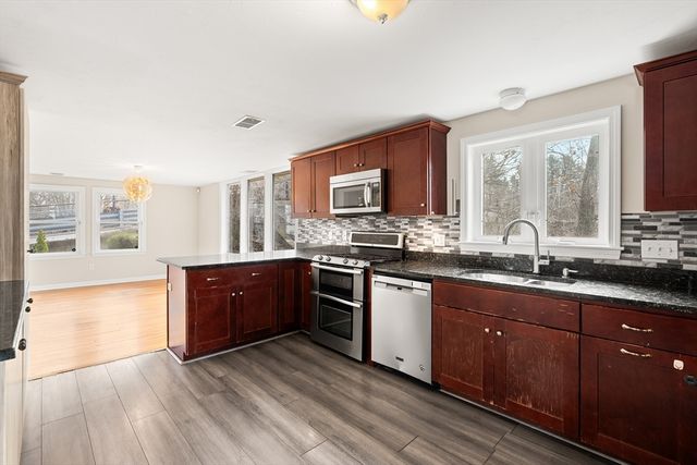 80 Manzanetta Ave, Weymouth, MA 02188