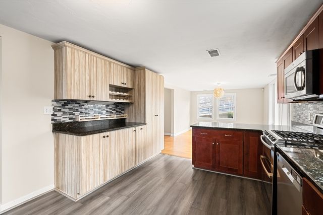 80 Manzanetta Ave, Weymouth, MA 02188