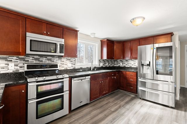 80 Manzanetta Ave, Weymouth, MA 02188