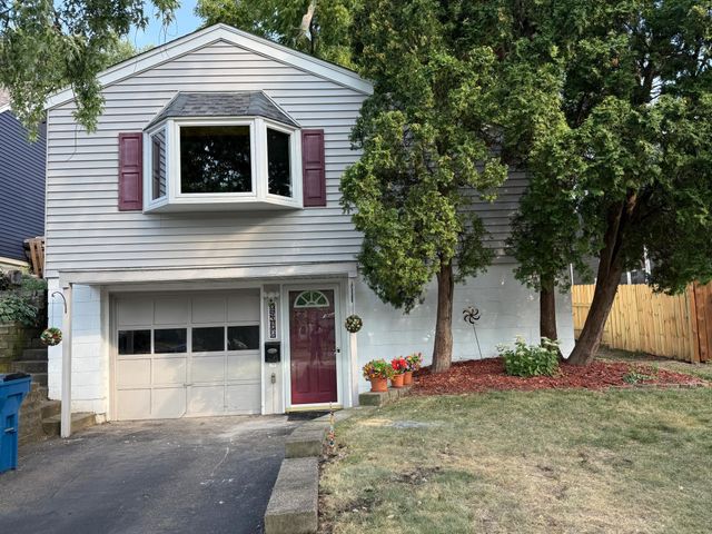 2762 Mcnair Drive N, Robbinsdale, MN 55422
