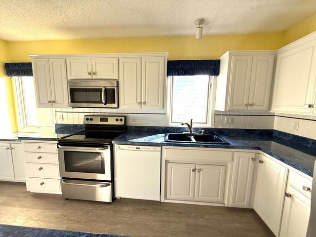 2762 Mcnair Drive N, Robbinsdale, MN 55422