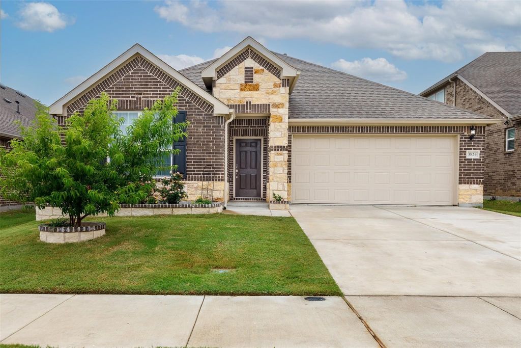 3824 Hawsbrook Lane, Fort Worth, TX 76137
