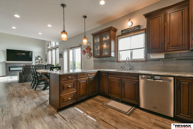 7700 S 66th Street, Lincoln, NE 68516
