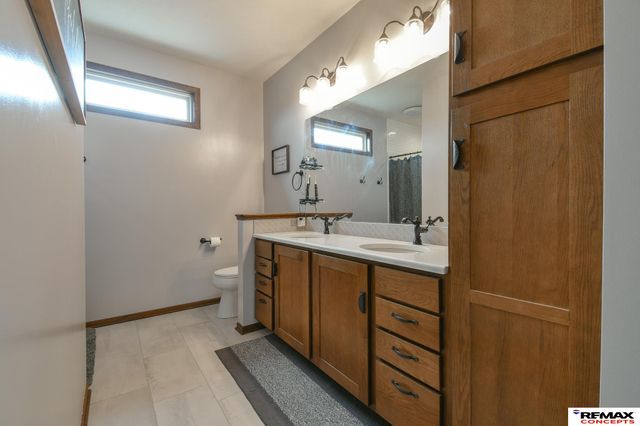 7700 S 66th Street, Lincoln, NE 68516