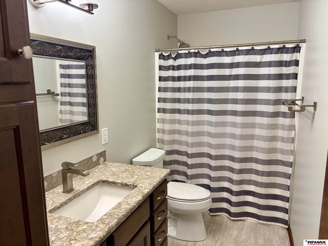7700 S 66th Street, Lincoln, NE 68516