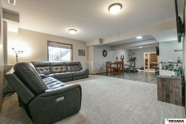 7700 S 66th Street, Lincoln, NE 68516