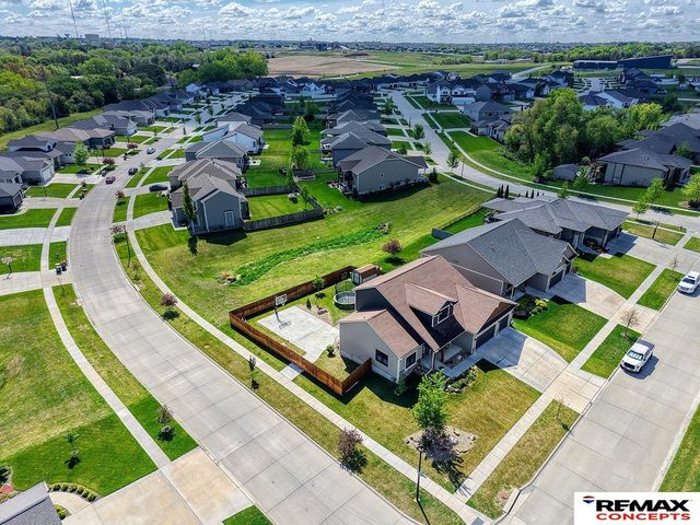 7700 S 66th Street, Lincoln, NE 68516
