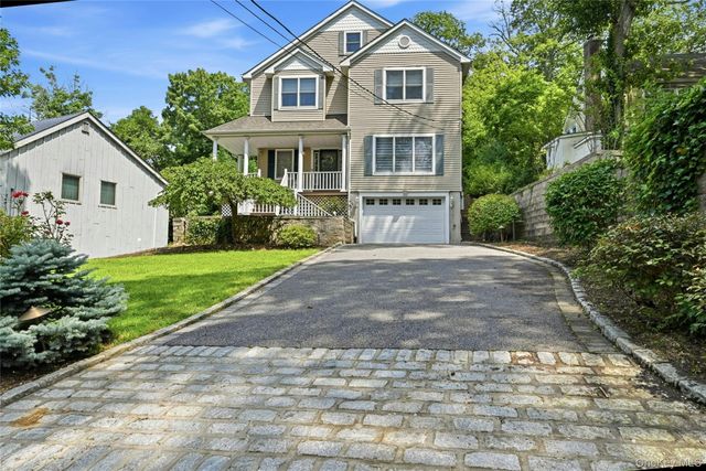 7 Cotswold Drive, Centerport, NY 11721