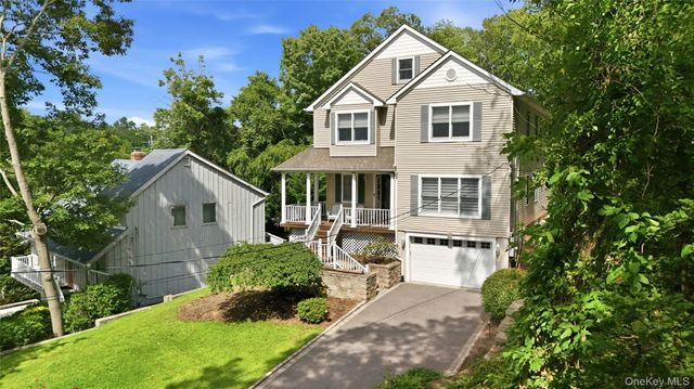7 Cotswold Drive, Centerport, NY 11721