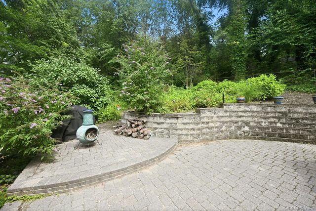 7 Cotswold Drive, Centerport, NY 11721