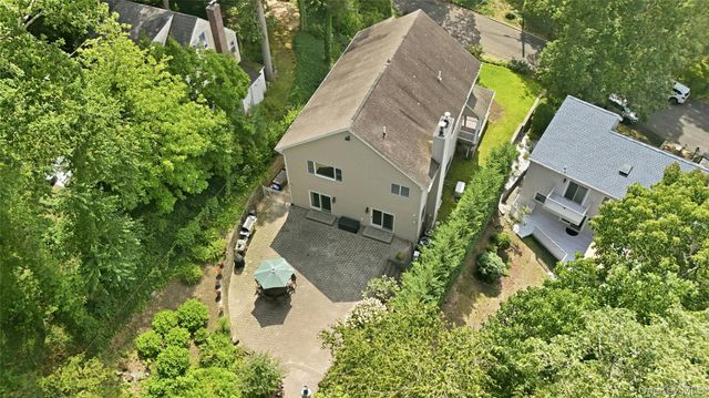 7 Cotswold Drive, Centerport, NY 11721